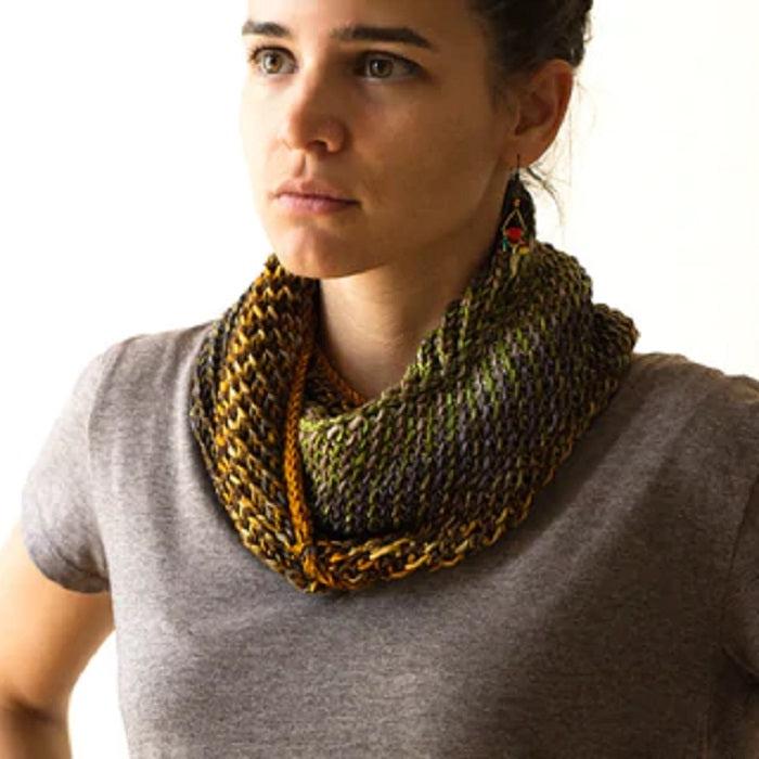 Bella Cowl Pattern - Uneek Worsted