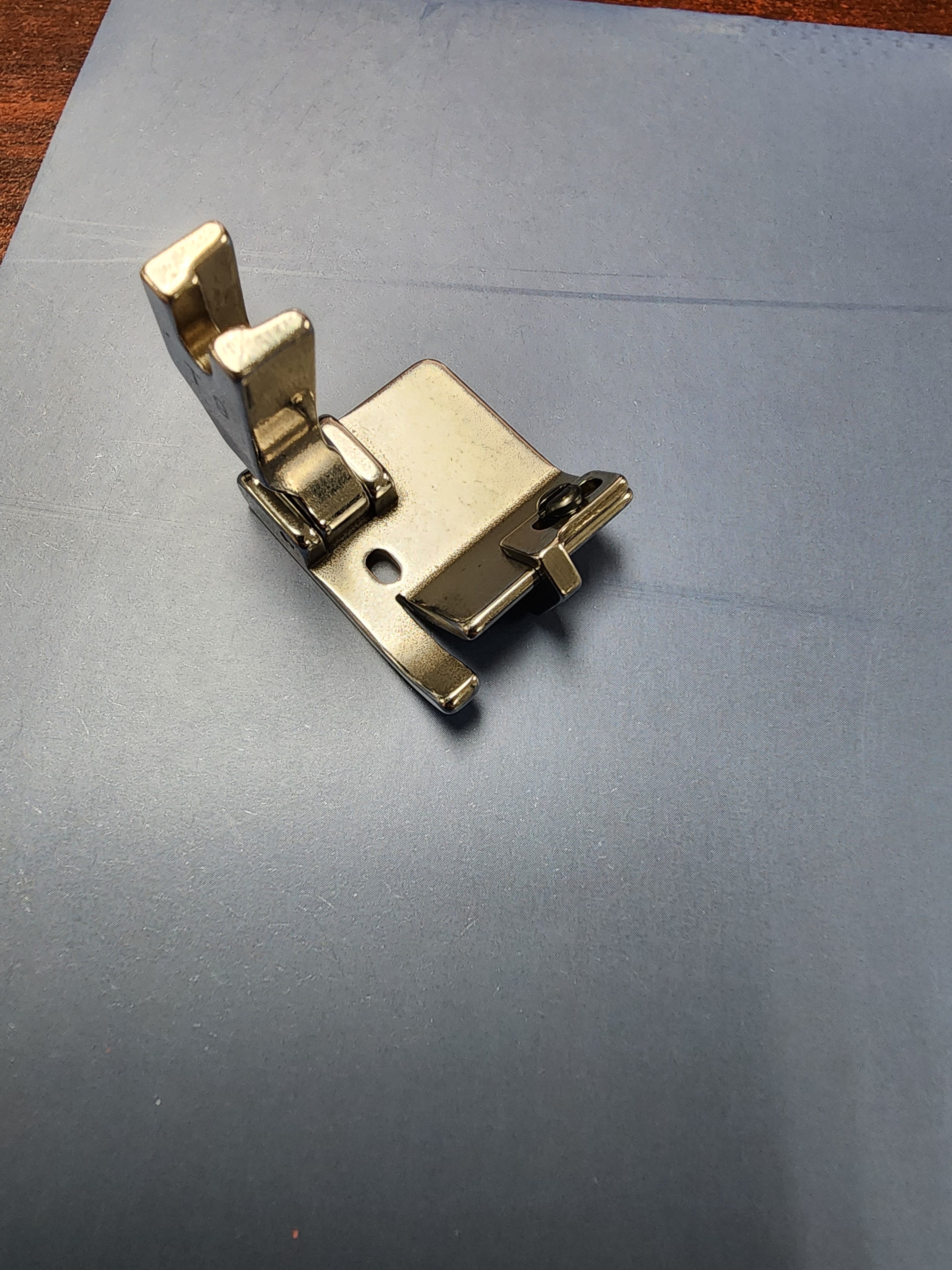 FT-T9 (Adjustable Hemming Foot with guide)